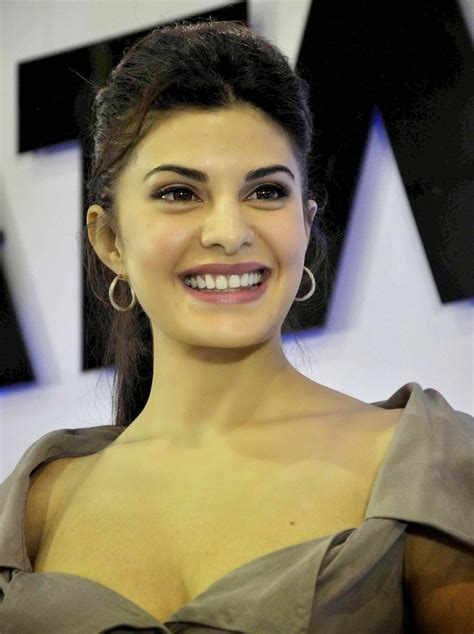 Jacqueline Fernandez flaunts her cleavage in multi